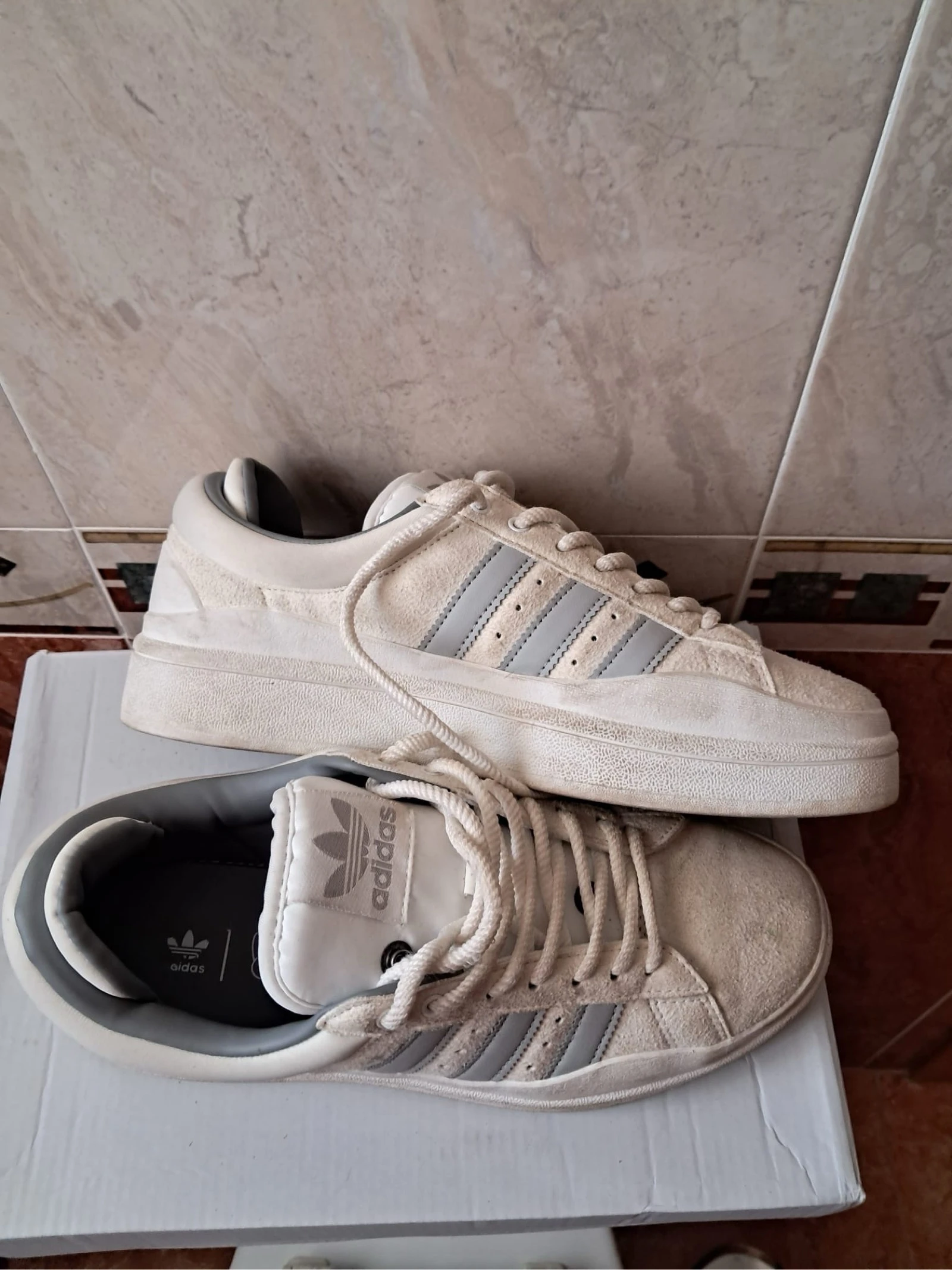 Zapatillas campus bad bunny grises y blancas  – photo 2